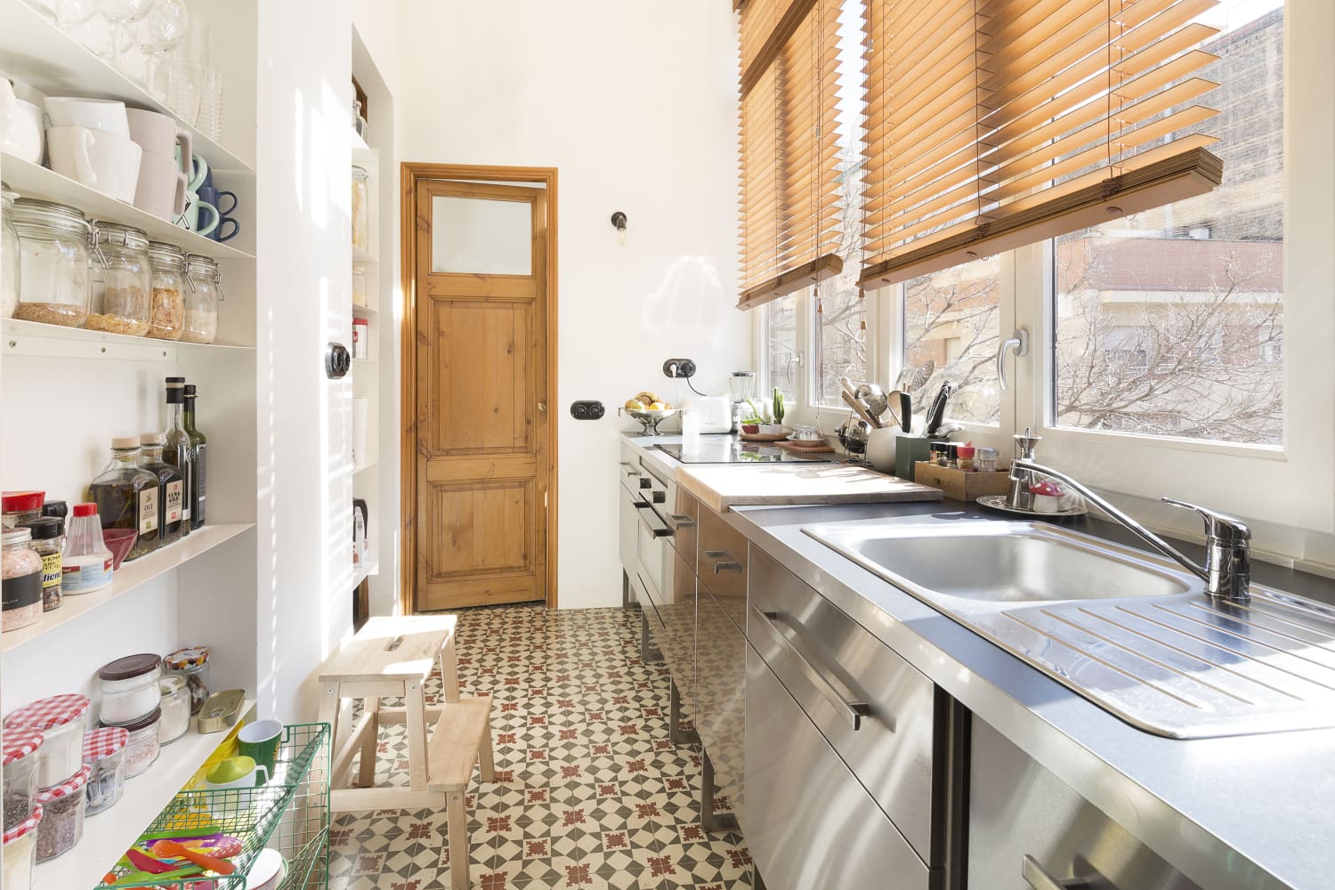 6 Things You Should Never Put Under Your Sink According To Real Estate
